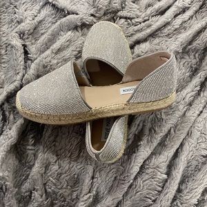 Steve Madden Crystal size 6 flats! Gorgeous never worn!!!